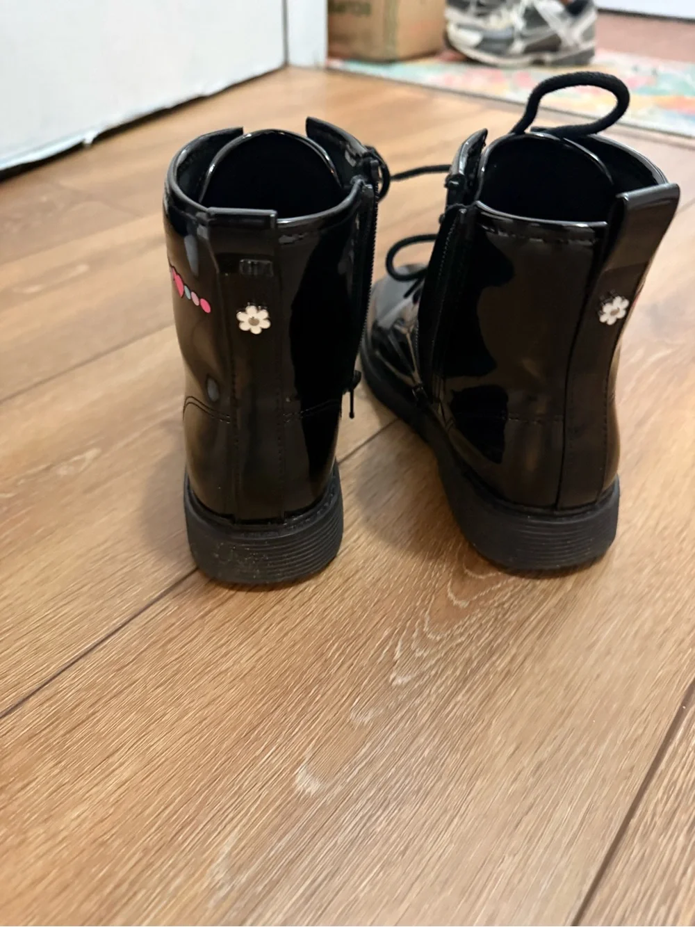 The Children’s Place Girls Black Patent Combat Boots Size 2 | Star Charm Lace